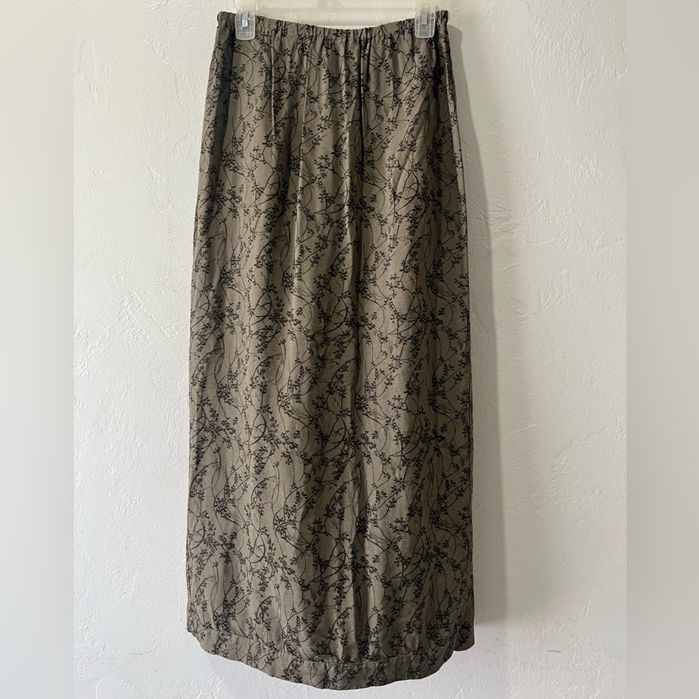 CP Shades Maxi Skirt Size Medium Green Embroidered Elastic Waist Rayon